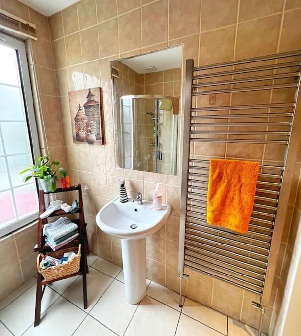 True Colours Apartment In Central Location Μπάνγκορ Εξωτερικό φωτογραφία